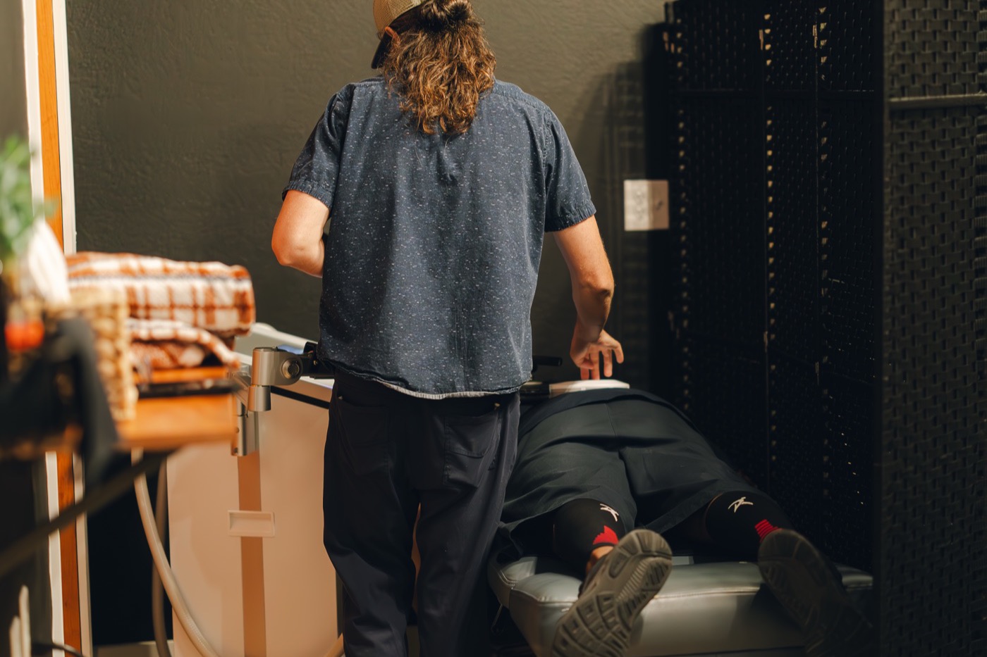 A doctor at the treatment table during a thorough post-accident exam